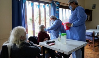 SE COMPLET LA VACUNACIN CONTRA COVID-19 EN GERITRICOS